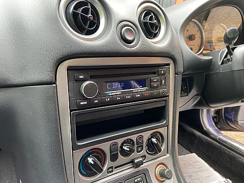 Mazda MX5 2004 Upgraded with Blaupunkt Essen 200 DAB BT stereo