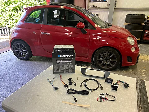 Fiat Abarth 2014 upgraded with a Blaupunkt Bremen stereo