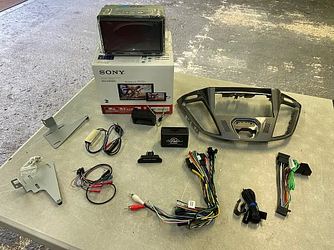 Ford Transit Custom 2015 Upgraded using Sony XAV-AX3250 CarPlay Stereo