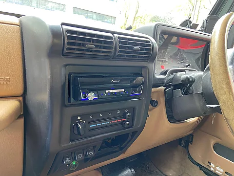 Jeep Wrangler Upgraded with Pioneer AVH-Z7200DAB flip out screen