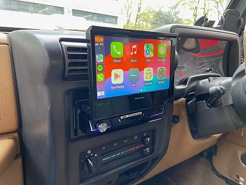 Jeep Wrangler Upgraded with Pioneer AVH-Z7200DAB flip out screen