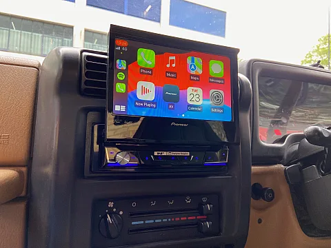 Jeep Wrangler Upgraded with Pioneer AVH-Z7200DAB flip out screen