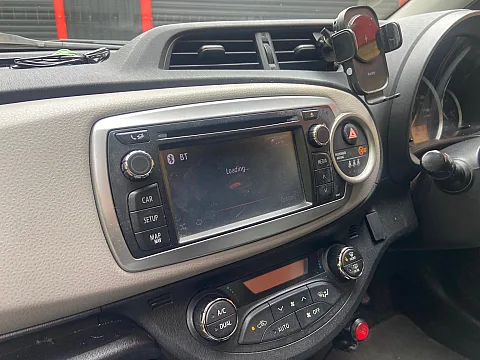 Toyota Yaris 2012 factory radio
