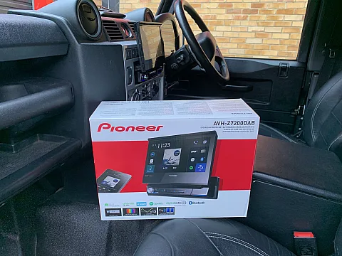 Land Rover Defender 2015 upgraded with Pioneer AVH-Z7200DAB CarPlay Flip out screen