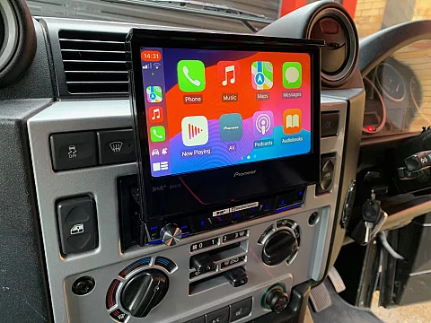 Land Rover Defender 2015 upgraded with Pioneer AVH-Z7200DAB CarPlay Flip out screen