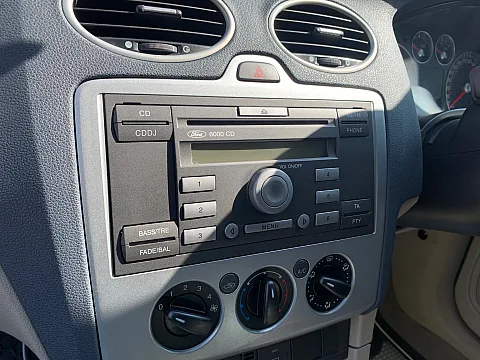 Ford Focus 2005 Old Radio