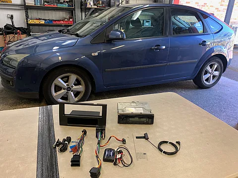 Ford Focus 2005 upgraded with Kenwood KDC-BT560DAB DAB Stereo