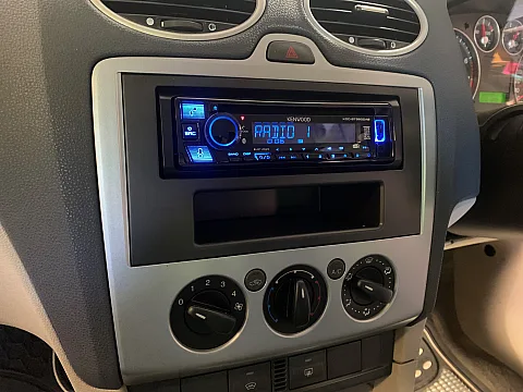 Ford Focus 2005 upgraded with Kenwood KDC-BT560DAB DAB Stereo