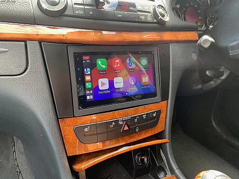 Mercedes E280 2008 upgraded with Pioneer SPH-DA160DAB CarPlay stereo