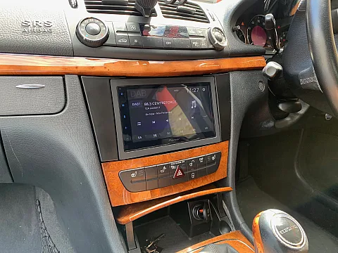 Mercedes E280 2008 upgraded with Pioneer SPH-DA160DAB CarPlay stereo