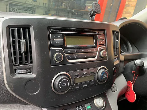 Nissan ENV200 2021 factory radio
