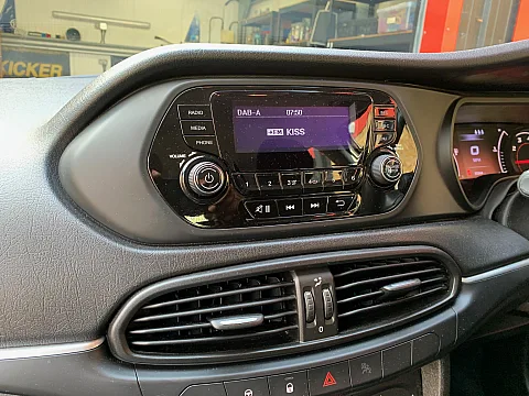 Fiat Tipo 2016 factory radio