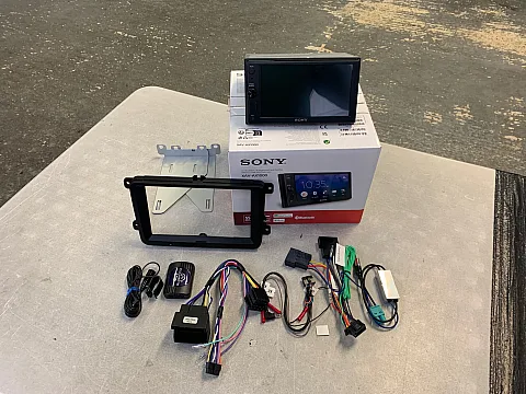VW Transporter T6 2017 upgraded with Sony XAV-AX1000 CarPlay stereo