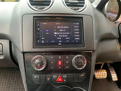 Mercedes ML 2009 upgraded with JVC KW-M560BT CarPlay Stereo