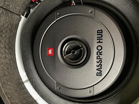Ford Focus 2017 model upgraded with the JBL BassPro Hub 11 Subwoofer