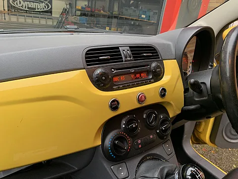 Fiat 500 2010 factory radio