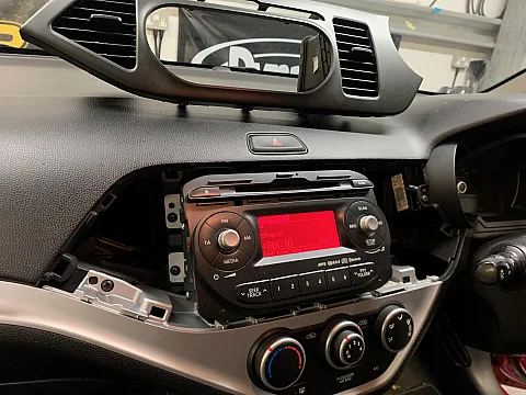 Kia Picanto factory radio