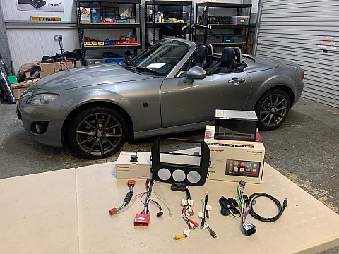 Mazda MX5 2010 upgraded with Pioneer SPH-DA160DAB CarPlay stereo & Reverse Camera