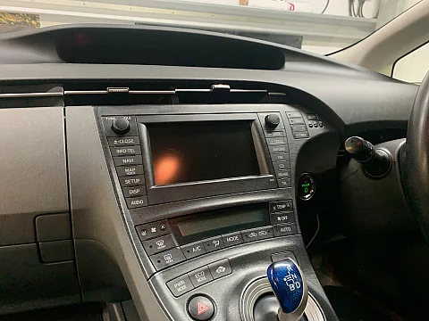 Toyota Prius 2011 factory radio