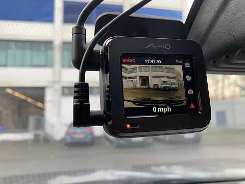 Nissan Qashqai 2012 model fitted with the MiVue C595W Front and Rear Dash Cam