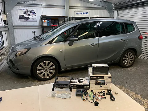 Vauxhall Zafira 2014 upgraded with Kenwood DMX7722DABS CarPlay stereo & CMOS-230 reversing camera