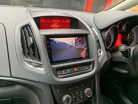 Vauxhall Zafira 2014 upgraded with Kenwood DMX7722DABS CarPlay stereo & CMOS-230 reversing camera