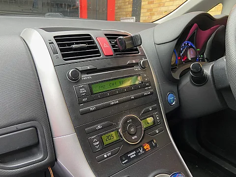 Toyota Auris 2011 factory radio
