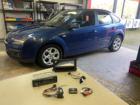 Ford Focus 2007 upgraded with the Pioneer MVH-S420BT Bluetooth stereo