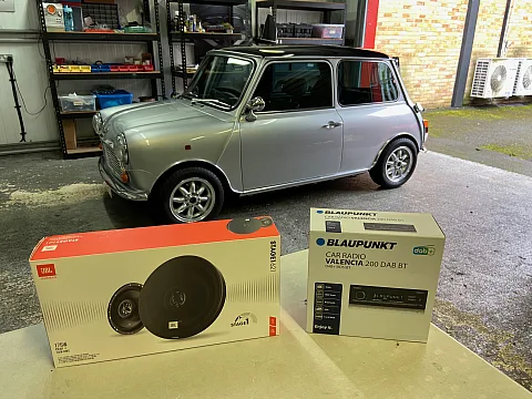 Classic Rover Mini Upgraded with Blaupunkt Valencia 200 DAB BT and JBL Stage1 621 Speakers