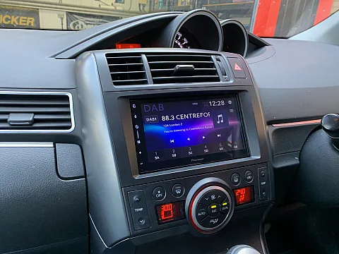Toyota Corolla Verso 2016 upgraded with the Pioneer SPH-DA77DAB wireless Car Play stereo