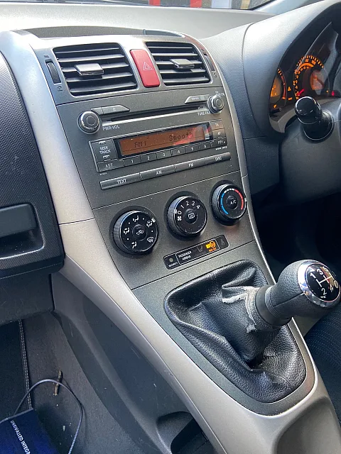Toyota Auris 2009 factory radio