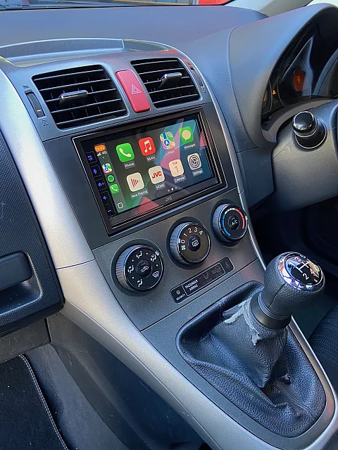 Toyota Auris 2009 Upgraded with a JVC KW-M785DBW stereo