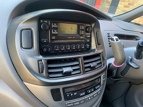 Toyota Previa 2001 factory radio