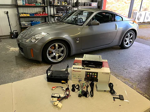Nissan 350z 2008 upgraded with the Pioneer AVH-Z7200DAB car Stereo
