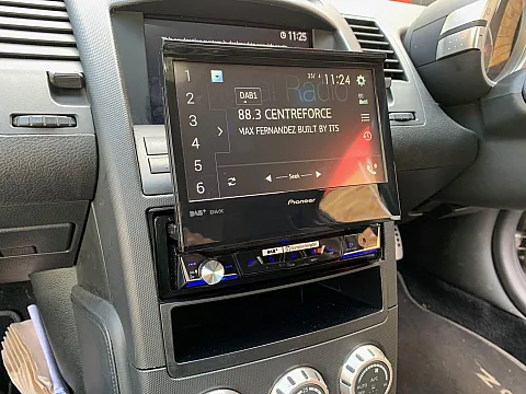 Nissan 350z 2008 upgraded with the Pioneer AVH-Z7200DAB car Stereo