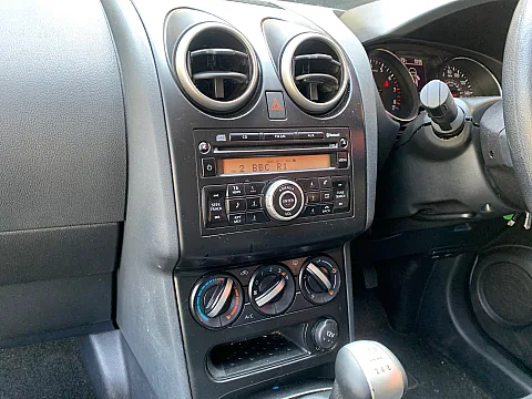 Nissan Qashqai 2010 factory radio
