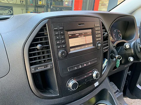 Mercedes Vito 2018 factory radio