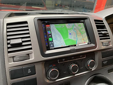 VW Transporter 2013 upgraded with Pioneer AVH-Z5200DAB CarPlay Stereo