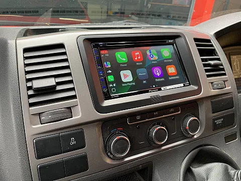 VW Transporter 2013 upgraded with Pioneer AVH-Z5200DAB CarPlay Stereo