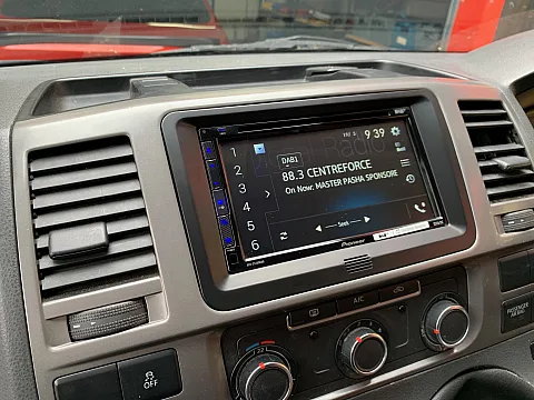 VW Transporter 2013 upgraded with Pioneer AVH-Z5200DAB CarPlay Stereo