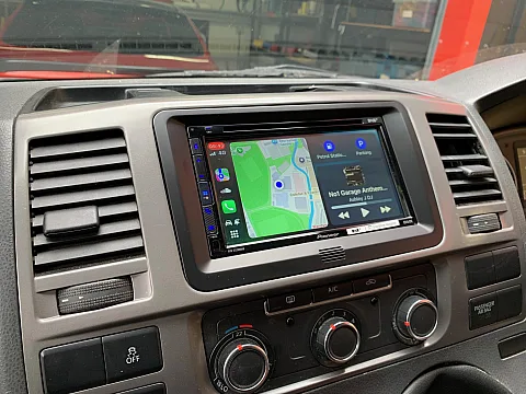 VW Transporter 2013 upgraded with Pioneer AVH-Z5200DAB CarPlay Stereo