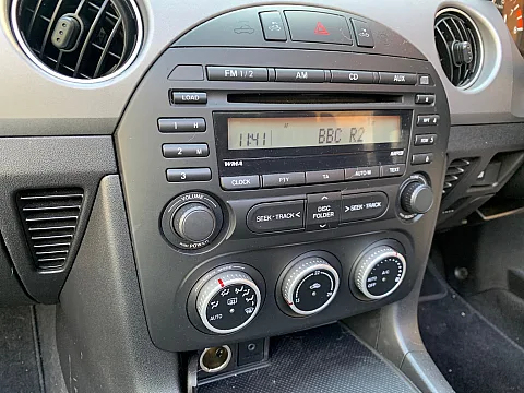 Mazda MX-5 2009 upgraded with a Pioneer SPH-DA77DAB wireless CarPlay stereo