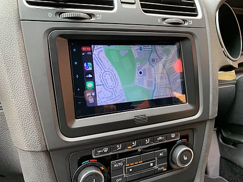 VW Golf 2012 upgraded with a Pioneer SPH-DA160DAB Car Play stereo