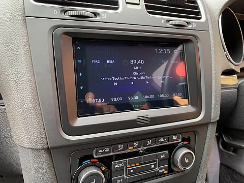 VW Golf 2012 upgraded with a Pioneer SPH-DA160DAB Car Play stereo