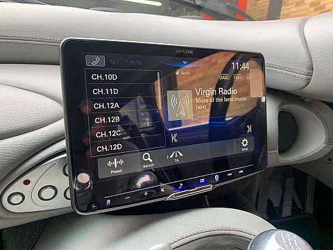 TVR 2005 model upgraded with an Alpine ILX-F905D Car Play stereo