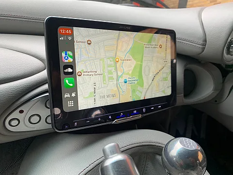 TVR 2005 model upgraded with an Alpine ILX-F905D Car Play stereo