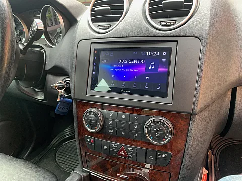 Mercedes-Benz ML 2009 upgraded with Pioneer SPH-DA77DAB wireless Car Play / Android Auto stereo