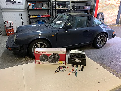 Porsche 911 Classic (1980)  in for hifi upgrade