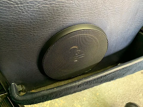 Porsche 911 Classic (1980) Pioneer TS-G1720F Speakers installed
