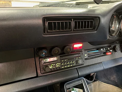 Porsche 911 Classic (1980)  Blaupunkt Bremen SQR46DAB Stereo installed